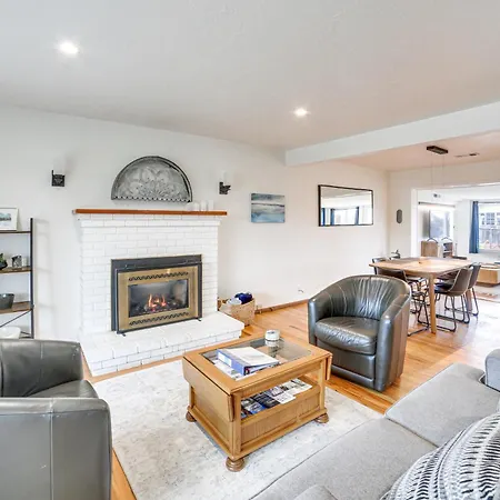 Seaside Vacation Rental With Patio Near Monterey Bay